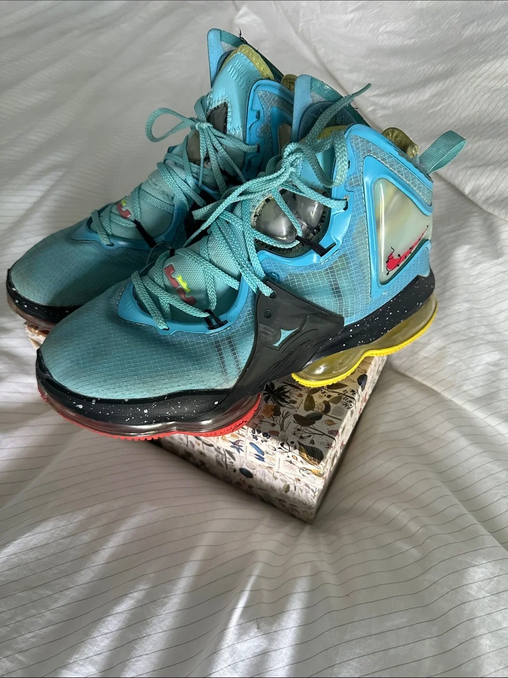 Nike LeBron 19 Christmas Sneakers Size 12 - Scuffed and Hanging Pull Tab